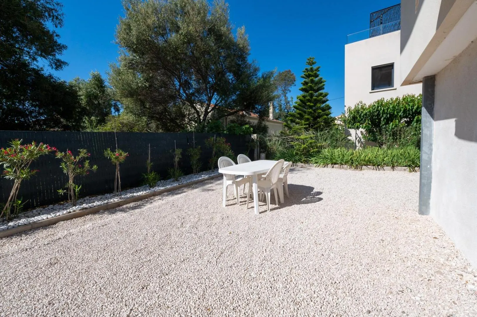 Villa Entiere 14 Couchages Pres De La Mer La Londe Les Maures Entre Hyeres Et Le Lavandou